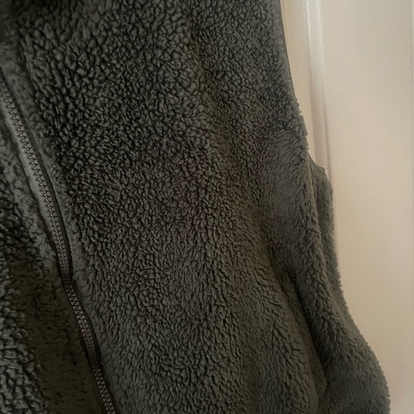 Women’s zip up Sherpa Vest 1XL - Picture 4 of 12